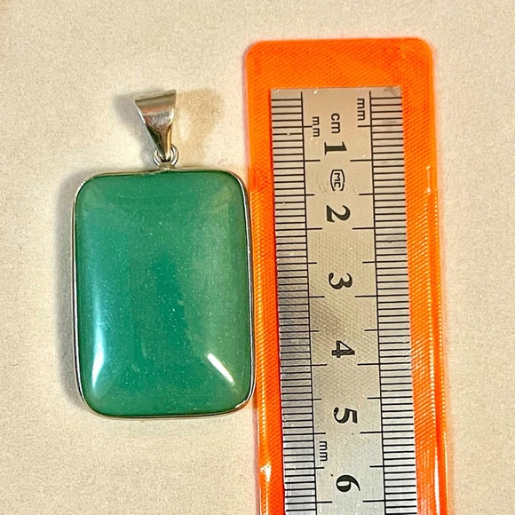 Silver Tone Pendant with Natural Stone Gemstone Aventurine ( 2 sided) - Picture 2 of 4